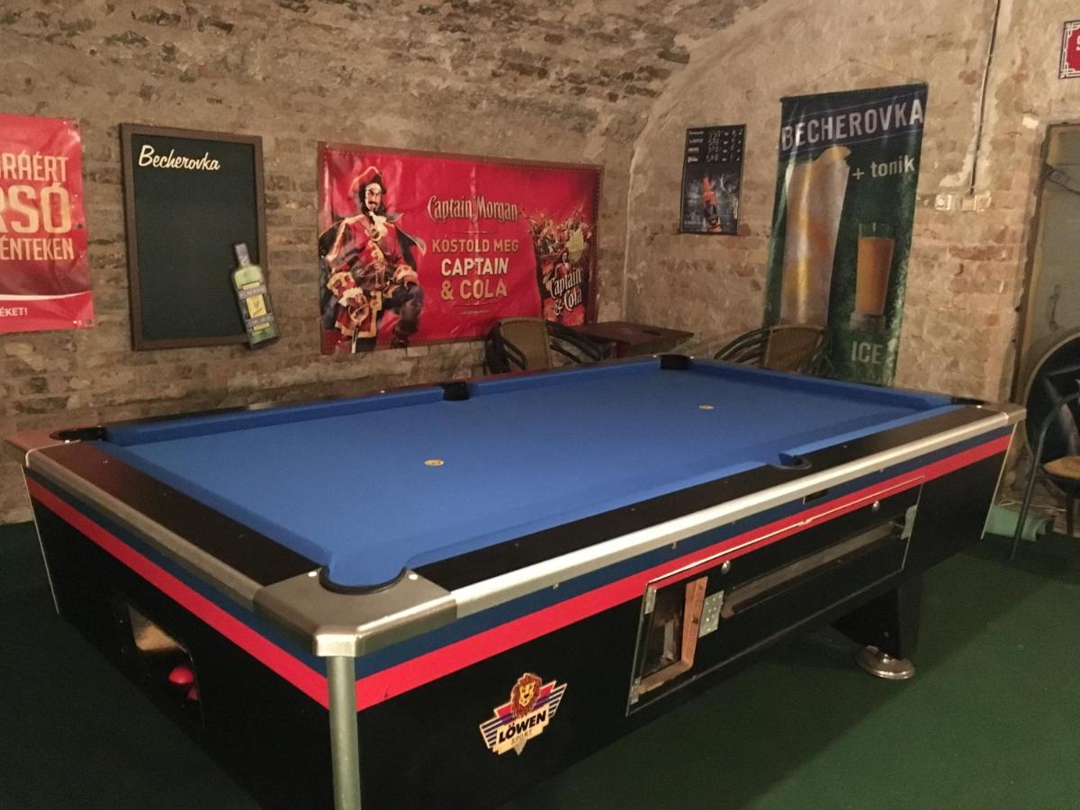 Whole Basement former Pub2 for stag do, men's cave Budapest Eksteriør billede