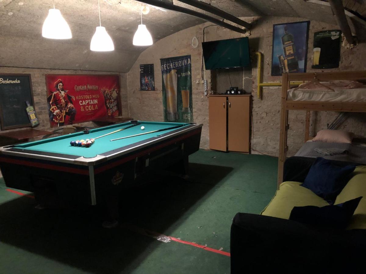 Whole Basement former Pub2 for stag do, men's cave Budapest Eksteriør billede